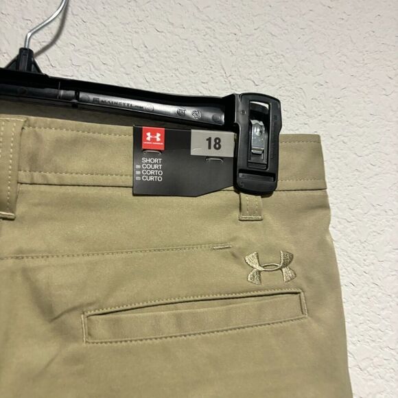 NWT Under Armour Boy's Chino Shorts Khaki 18 Solid‎ Mid Rise Performance Golf - Picture 4 of 8